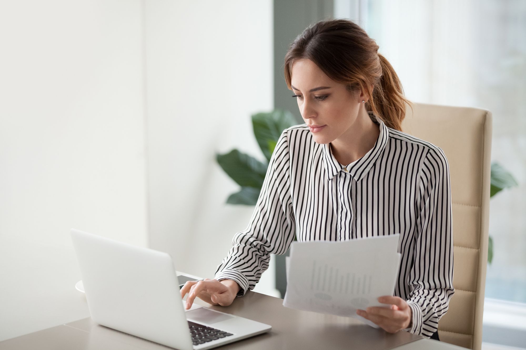 Bild arbeitende Frau