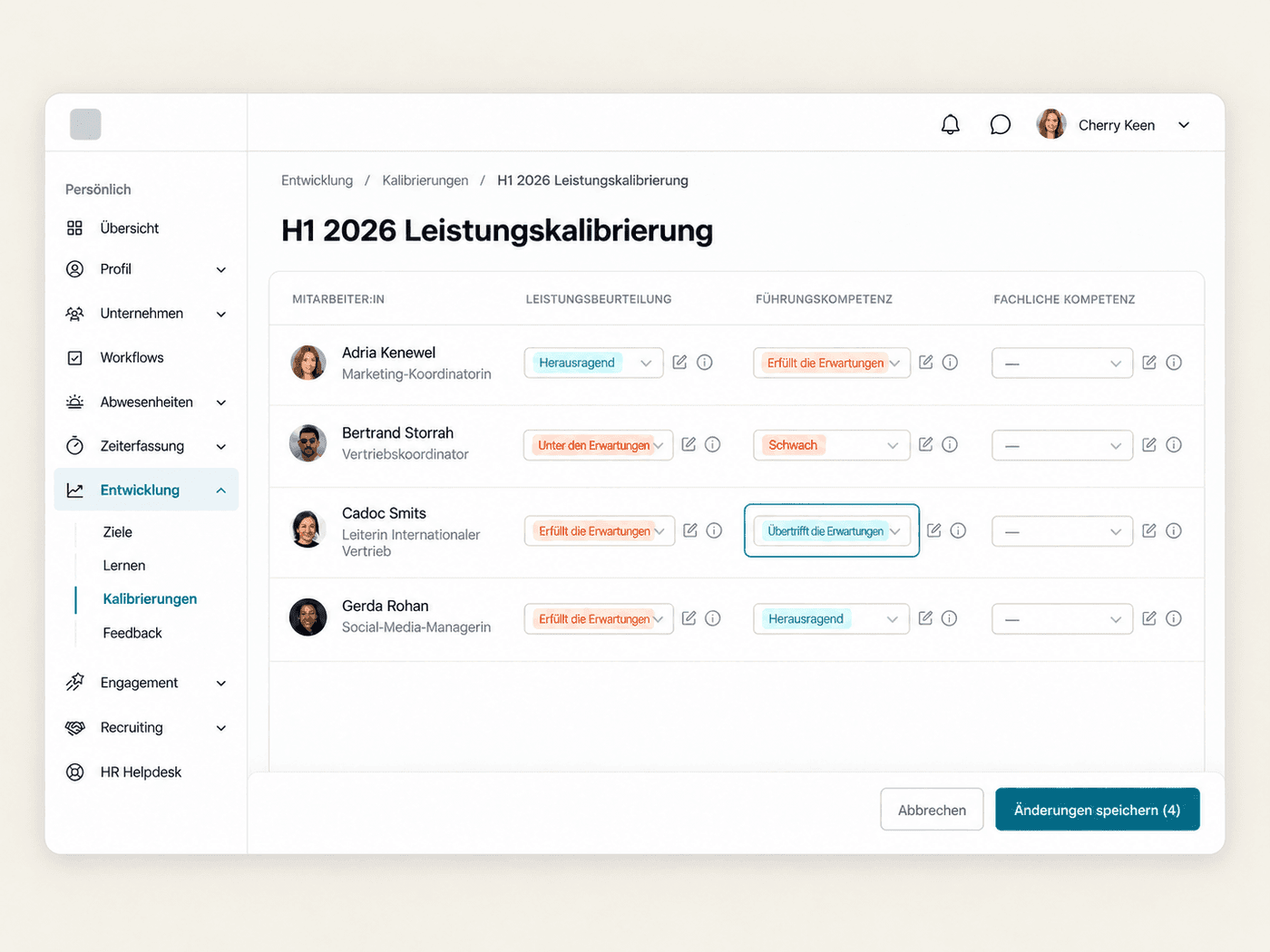 Kalibrierungstabelle im flair Employee Hub mit farbcodierten Bewertungen pro Person und Thema